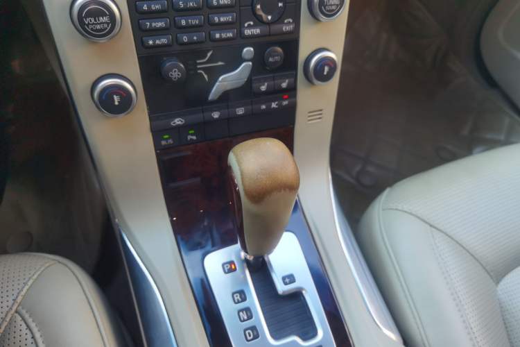Used Volvo S80L 2011 2.0T ZhiZun Edition Gear Lever