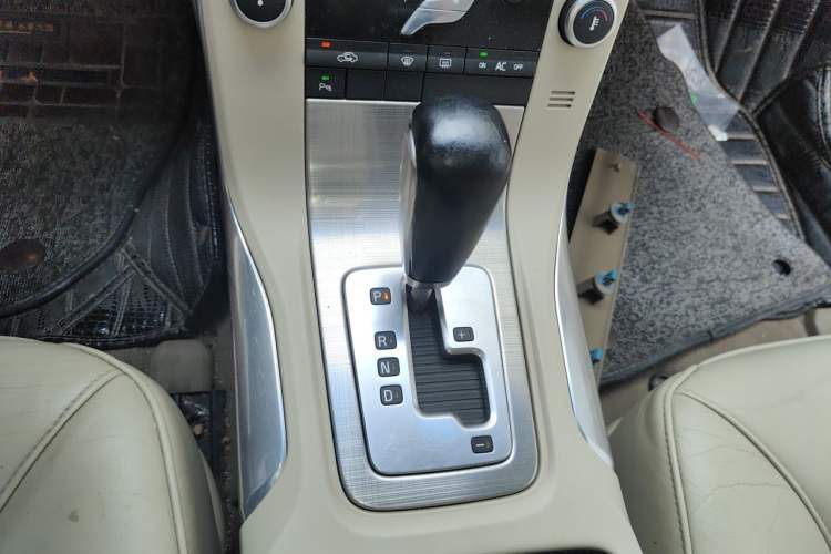 Used Volvo S80L 2011 2.0T Zhiya Edition Gear Lever