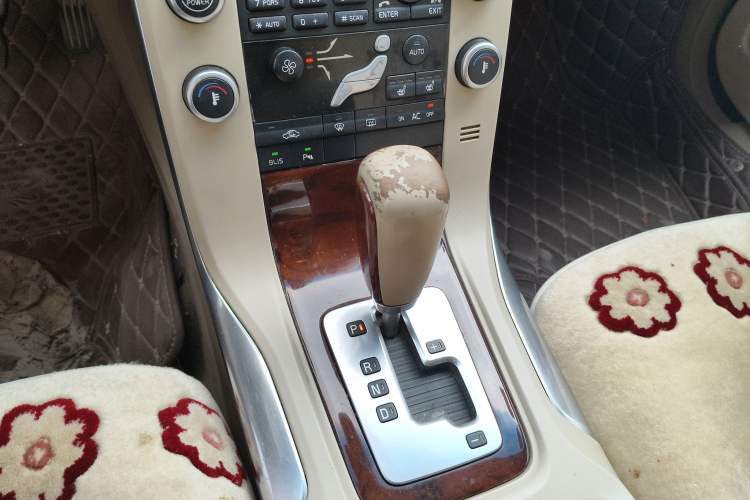 Used Volvo S80L 2011 2.0T ZhiZun Edition Gear Lever