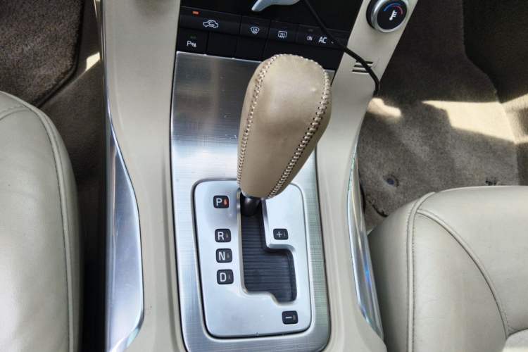 Used Volvo S80L 2011 2.0T ZhiShang Version Gear Lever