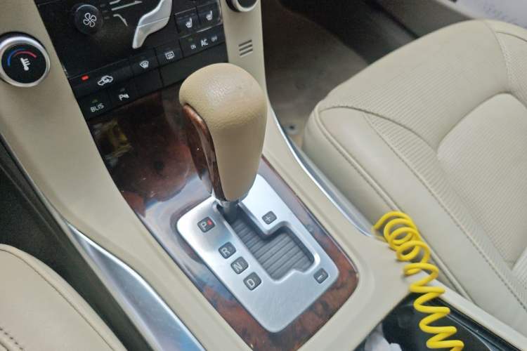 Used Volvo S80L 2011 2.0T ZhiZun Edition Gear Lever