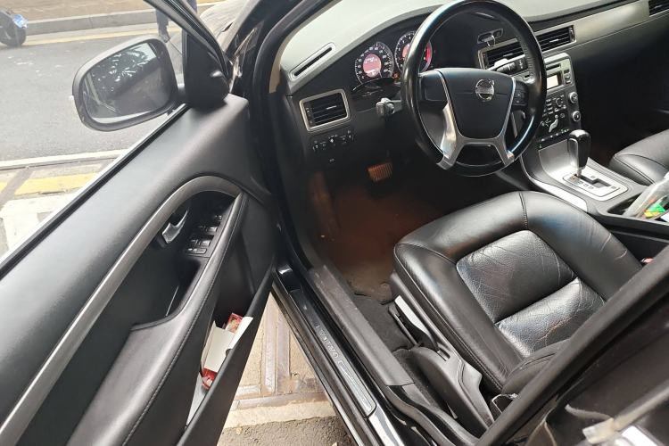 Used Volvo S80L 2011 2.0T ZhiShang Version Interior 3