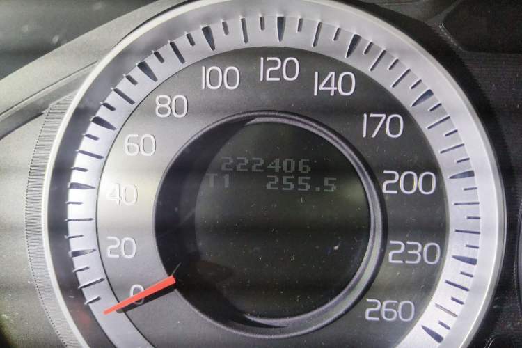 Used Volvo S80L 2011 2.0T ZhiZun Edition Odometer Close Up