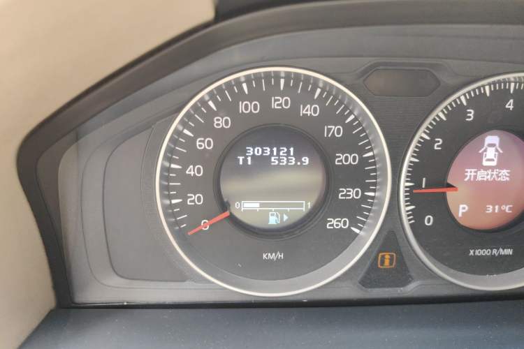 Used Volvo S80L 2011 2.0T ZhiShang Version Odometer Close Up