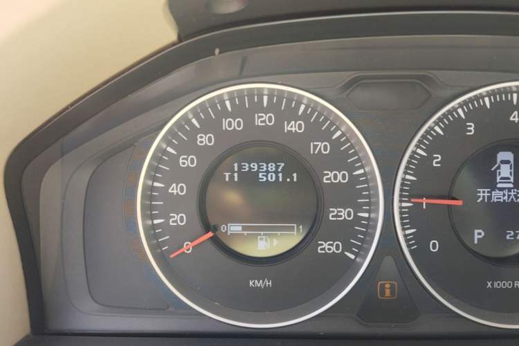 Used Volvo S80L 2011 2.0T Zhiya Edition Odometer Close Up