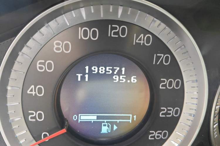 Used Volvo S80L 2011 3.0T AWD Zhiya Edition Odometer Close Up