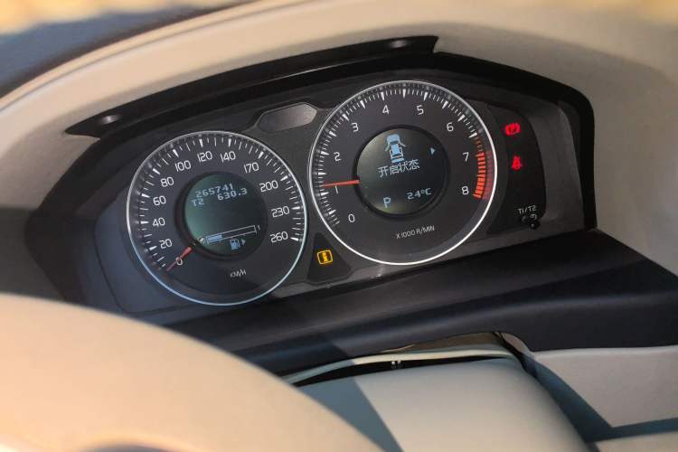 Used Volvo S80L 2011 2.0T ZhiShang Version Odometer Close Up
