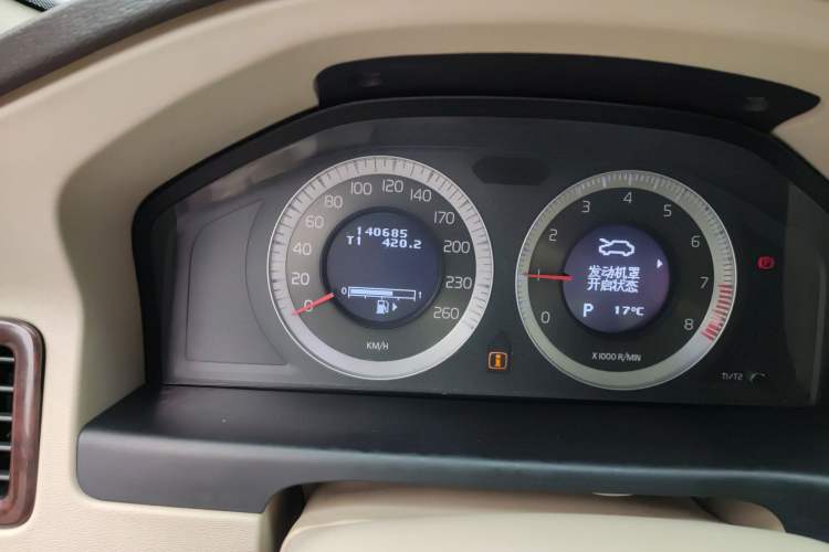 Used Volvo S80L 2011 2.0T ZhiZun Edition Odometer Close Up