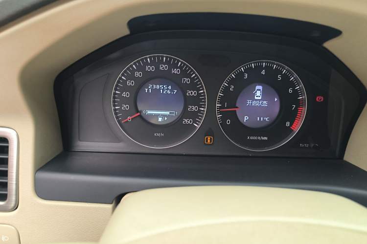 Used Volvo S80L 2011 2.0T ZhiShang Version Odometer Close Up