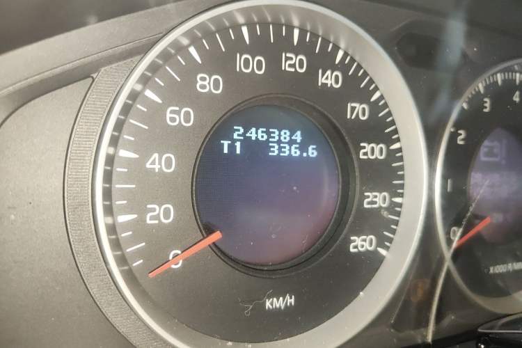 Used Volvo S80L 2011 2.0T ZhiShang Version Odometer Close Up