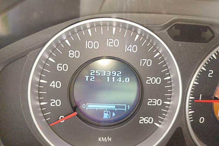 Used Volvo S80L 2011 2.0T Zhiya Edition Odometer Close Up