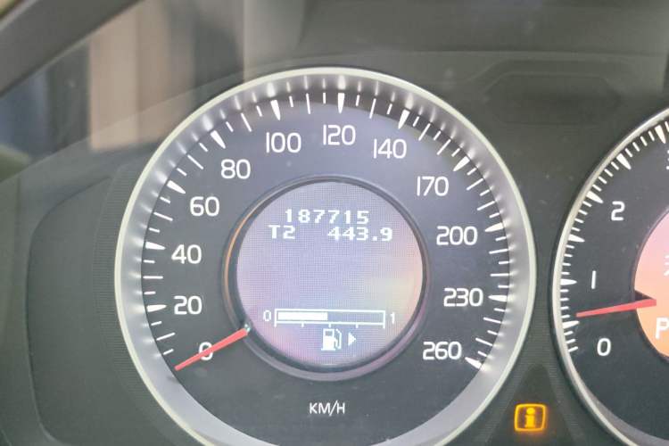 Used Volvo S80L 2011 2.0T ZhiShang Version Odometer Close Up