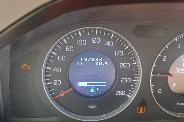 Used Volvo S80L 2011 2.0T ZhiShang Version Odometer Close Up