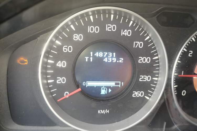 Used Volvo S80L 2011 2.0T ZhiShang Version Odometer Close Up