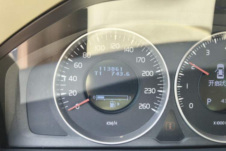 Used Volvo S80L 2011 2.0T ZhiShang Version Odometer Close Up