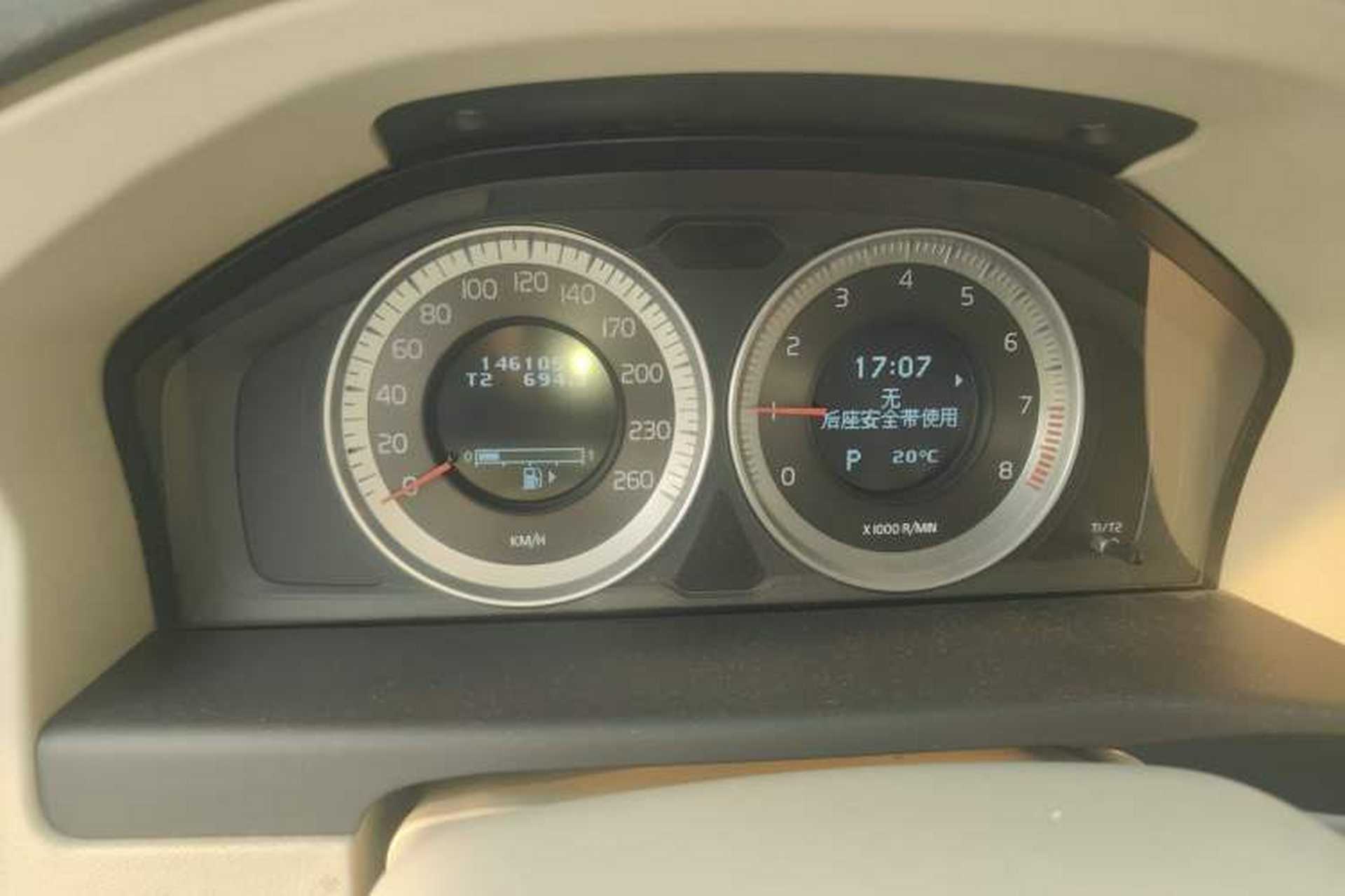 Used Volvo S80L 2011 2.0T ZhiZun Edition Odometer Close Up
