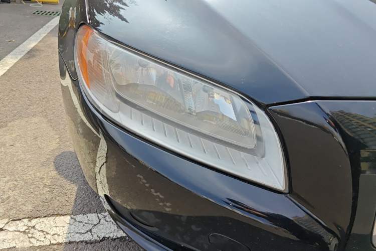 Used Volvo S80L 2011 2.0T ZhiShang Version Right Front Headlight