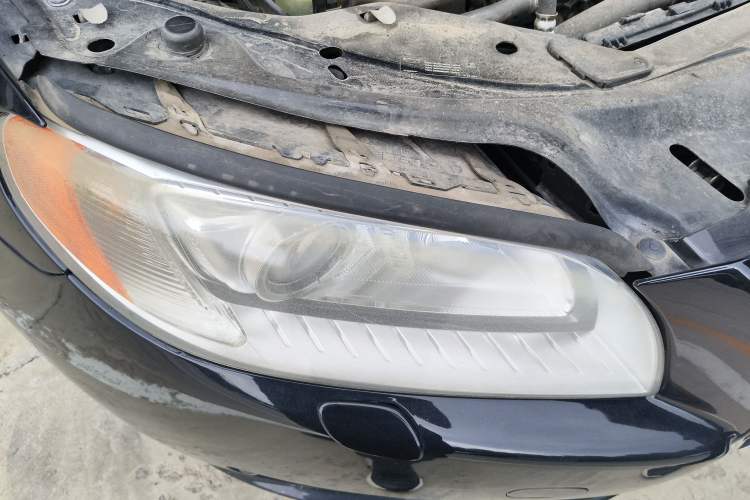Used Volvo S80L 2011 2.0T ZhiZun Edition Right Front Headlight