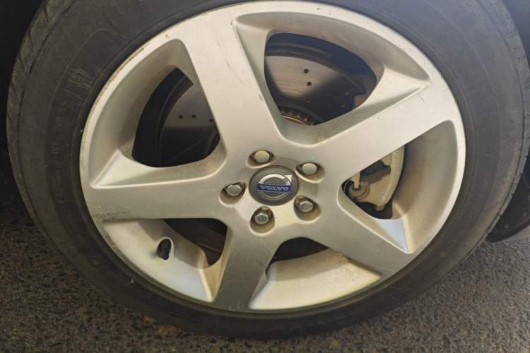 Used Volvo S80L 2011 2.0T ZhiShang Version Right Front Wheel Hub