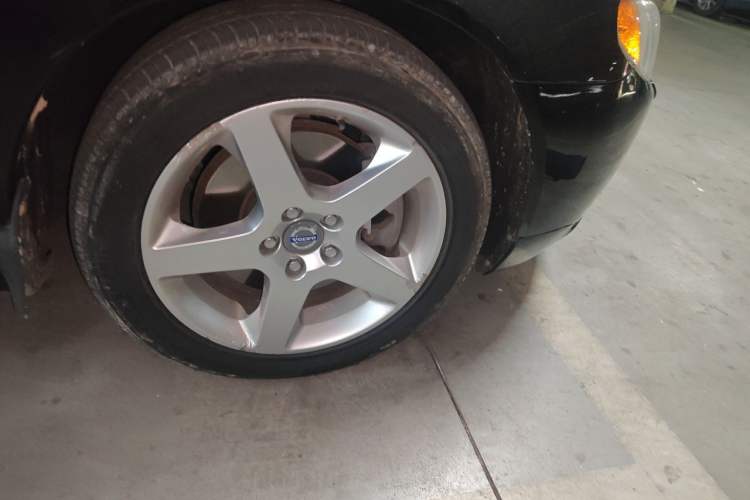 Used Volvo S80L 2011 2.0T ZhiZun Edition Right Front Wheel Hub