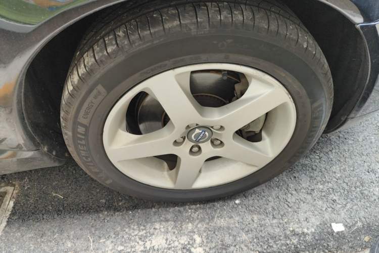 Used Volvo S80L 2011 2.0T ZhiShang Version Right Front Wheel Hub