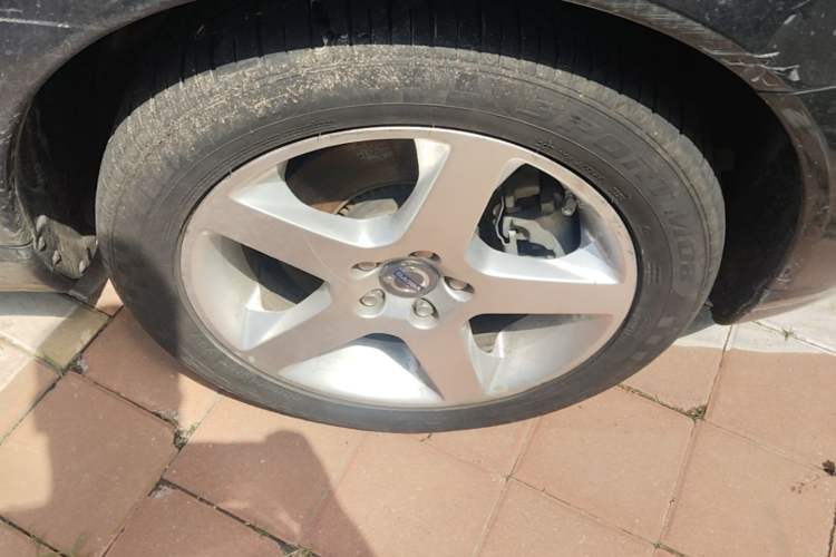 Used Volvo S80L 2011 2.0T Zhiya Edition Right Front Wheel Hub
