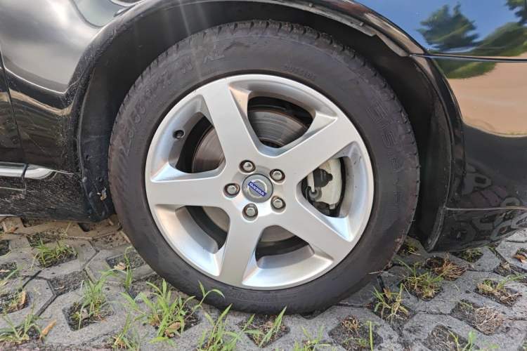 Used Volvo S80L 2011 2.0T ZhiZun Edition Right Front Wheel Hub