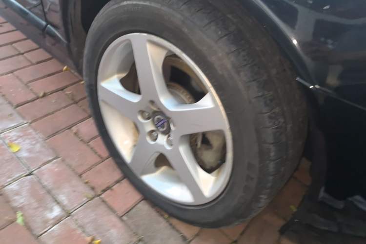 Used Volvo S80L 2011 2.0T ZhiShang Version Right Front Wheel Hub