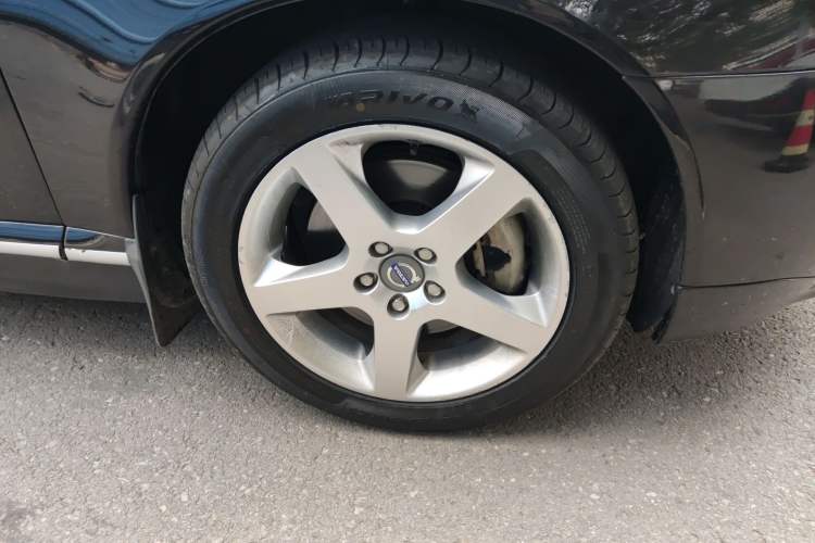 Used Volvo S80L 2011 2.0T ZhiZun Edition Right Front Wheel Hub