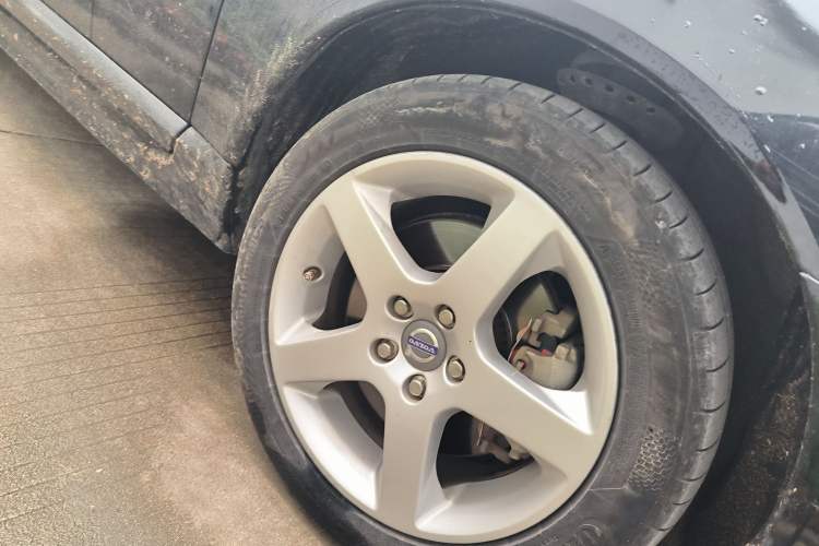 Used Volvo S80L 2011 2.0T ZhiShang Version Right Front Wheel Hub