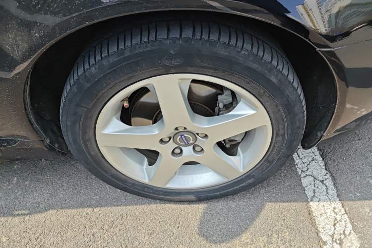 Used Volvo S80L 2011 2.0T ZhiShang Version Right Front Wheel Hub