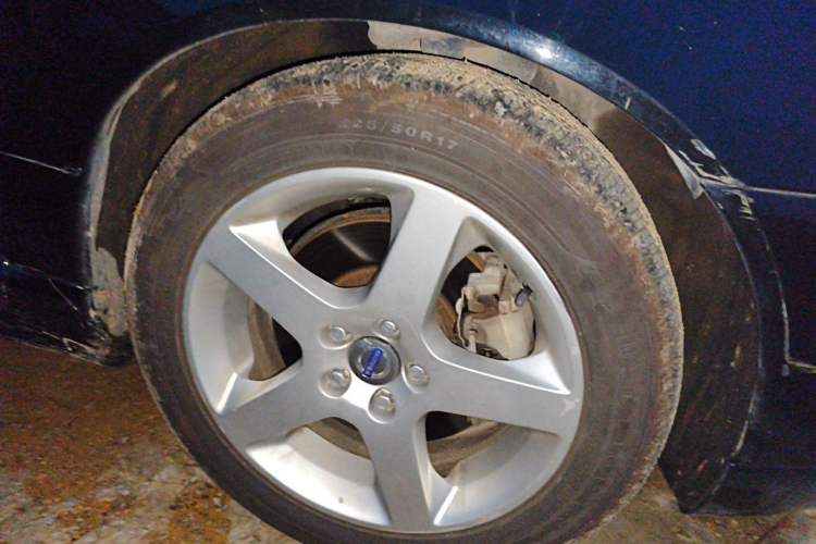 Used Volvo S80L 2011 2.0T ZhiShang Version Right Front Wheel Hub