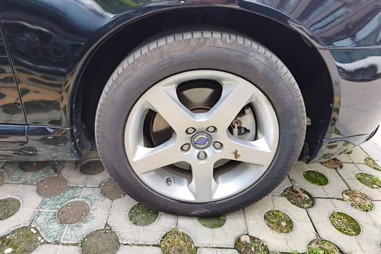 Used Volvo S80L 2011 2.0T Zhiya Edition Right Front Wheel Hub