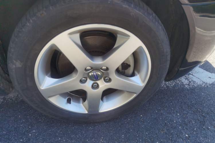 Used Volvo S80L 2011 2.0T ZhiZun Edition Right Front Wheel Hub