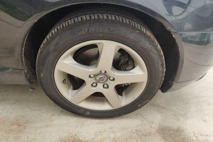 Used Volvo S80L 2011 2.0T Zhiya Edition Right Front Wheel Hub