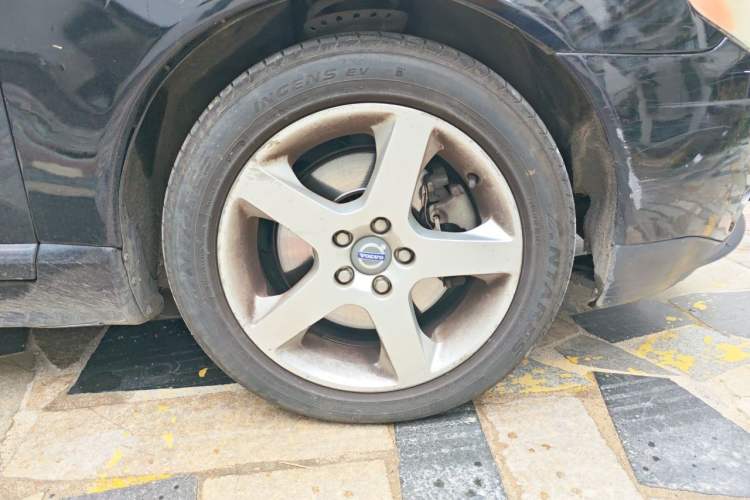 Used Volvo S80L 2011 2.0T ZhiShang Version Right Front Wheel Hub