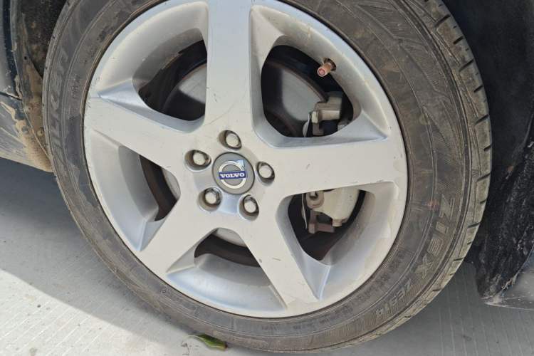 Used Volvo S80L 2011 2.0T ZhiShang Version Right Front Wheel Hub