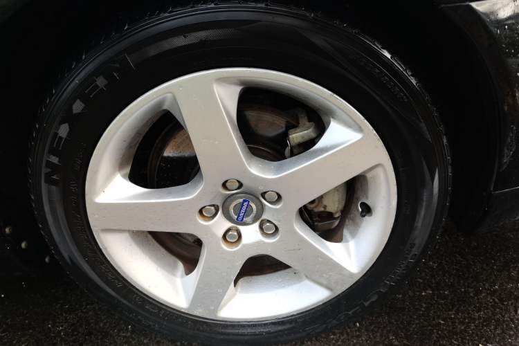 Used Volvo S80L 2011 2.0T ZhiShang Version Right Front Wheel Hub