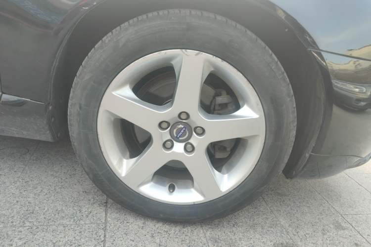 Used Volvo S80L 2011 2.0T ZhiZun Edition Right Front Wheel Hub
