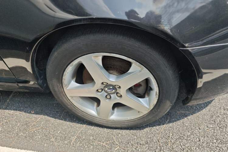 Used Volvo S80L 2011 2.0T ZhiZun Edition Right Front Wheel Hub