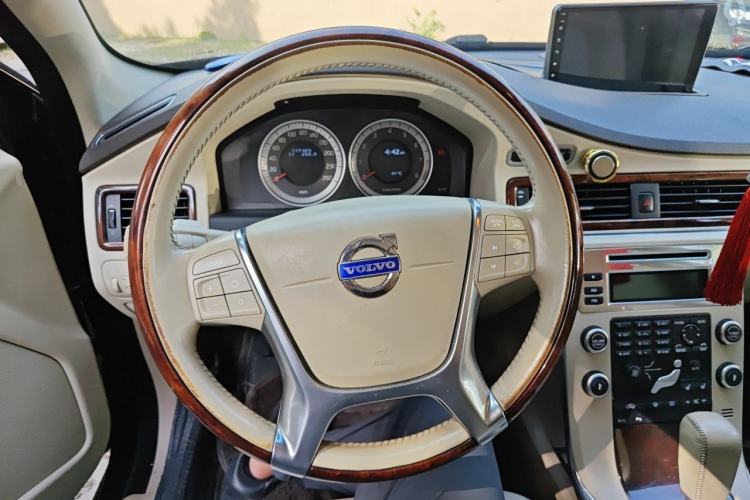 Used Volvo S80L 2011 2.0T ZhiZun Edition Steering Wheel