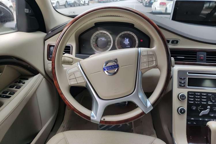 Used Volvo S80L 2011 2.0T ZhiZun Edition Steering Wheel
