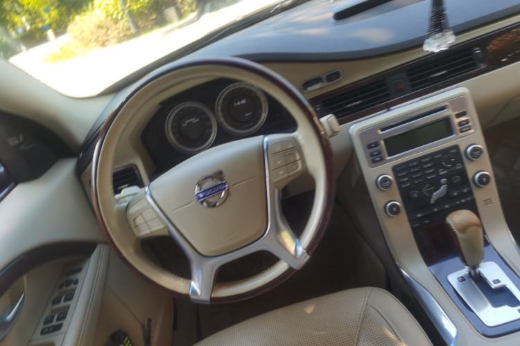 Used Volvo S80L 2011 2.0T ZhiZun Edition Steering Wheel