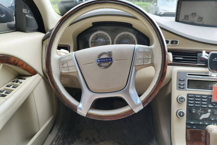 Used Volvo S80L 2011 2.0T ZhiZun Edition Steering Wheel
