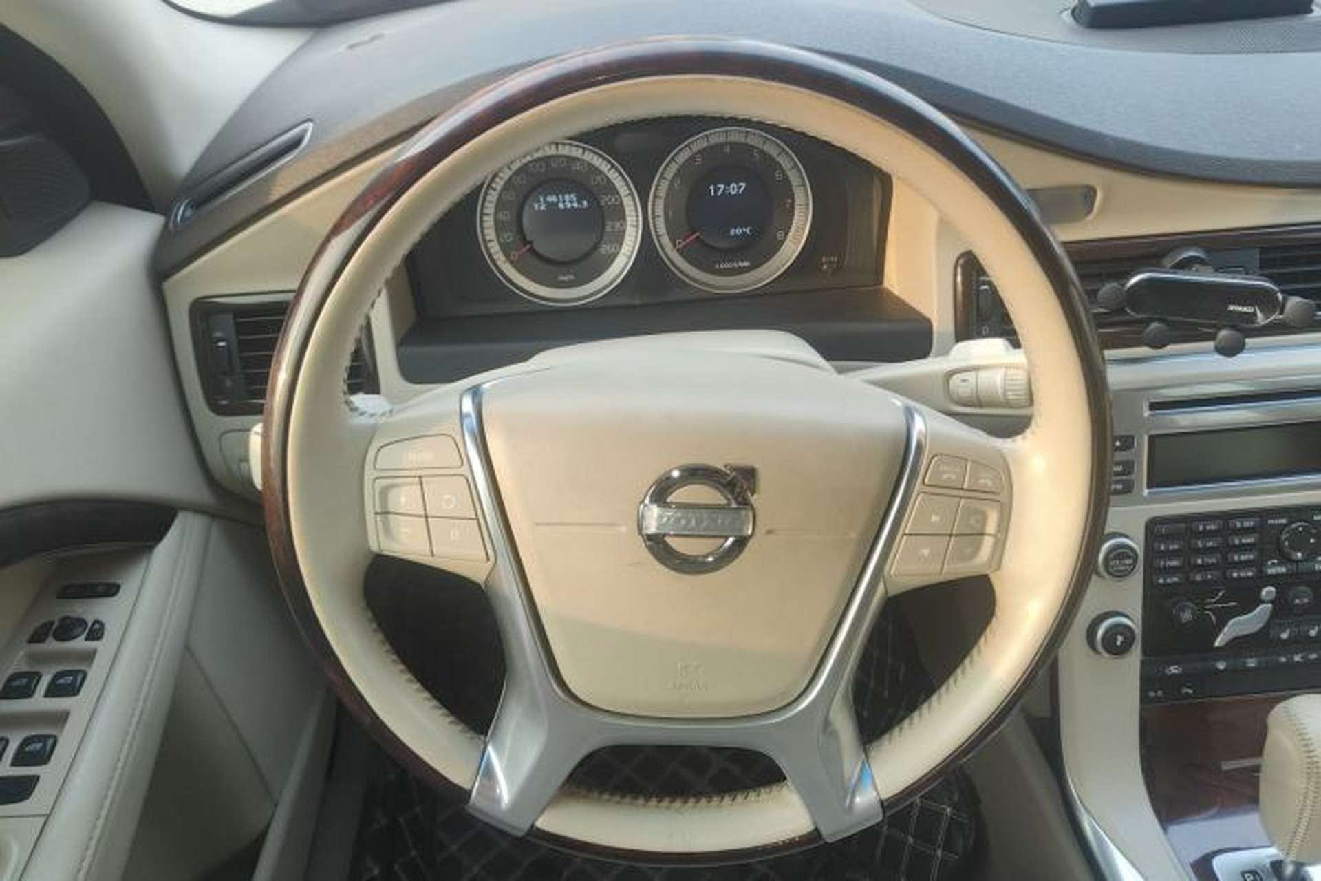 Used Volvo S80L 2011 2.0T ZhiZun Edition Steering Wheel