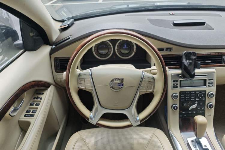 Used Volvo S80L 2011 2.0T ZhiZun Edition Steering Wheel