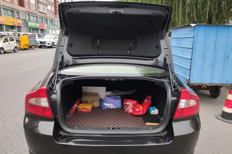 Used Volvo S80L 2011 2.0T ZhiZun Edition Trunk