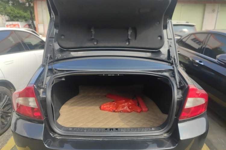 Used Volvo S80L 2011 2.0T Zhiya Edition Trunk