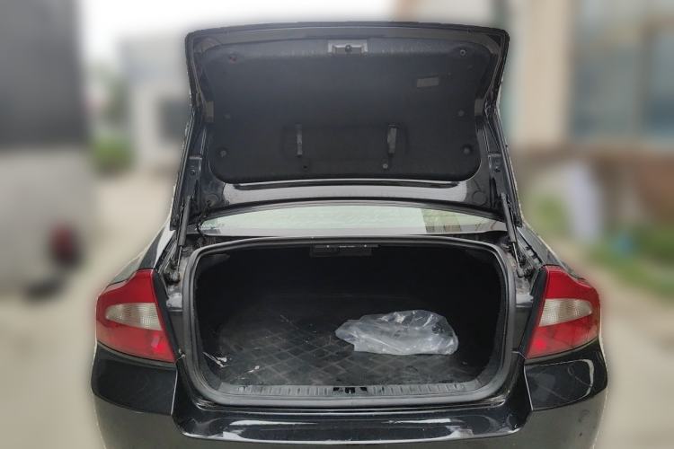 Used Volvo S80L 2011 2.0T Zhiya Edition Trunk