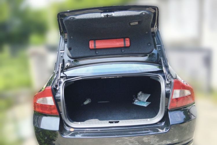 Used Volvo S80L 2011 2.0T ZhiShang Version Trunk